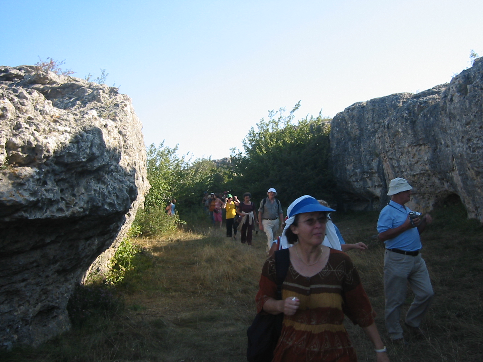 grupo andando por las tuerces